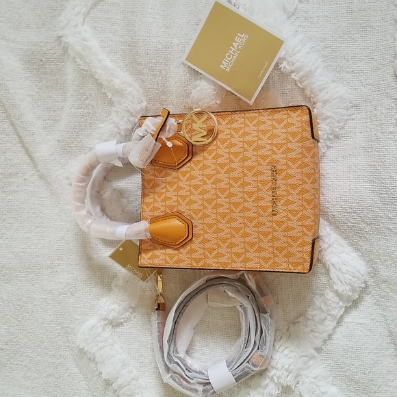 NWT Baby Michael Kors XS Shopper Crossbody - Picture 2 of 4